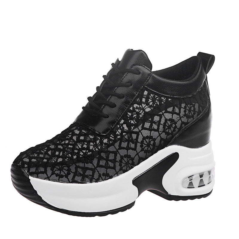 Black casual sneakers with air mesh structure – women’s lightweight walking shoes.
