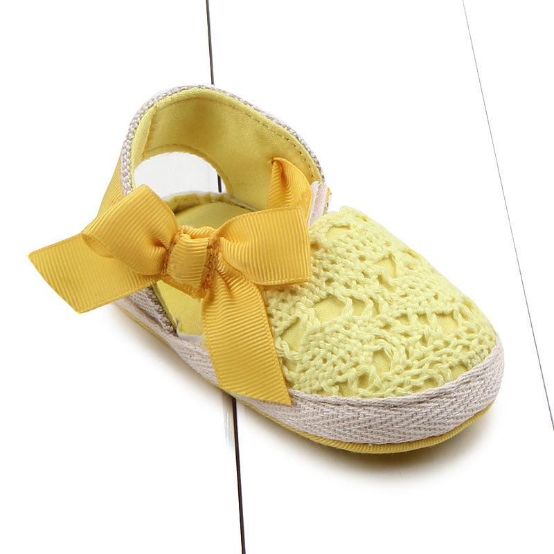 Linen Bow First Walkers – Soft Crochet Baby Shoes