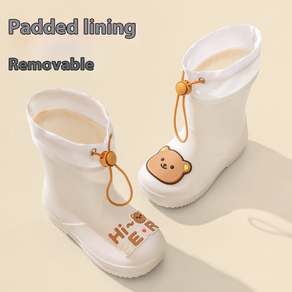 “White baby rain boots with teddy bear face, ‘Hi Bear’ lettering and drawstring elastic top – waterproof and non-slip PVC sole”

