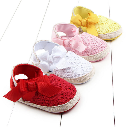 Linen Bow First Walkers – Soft Crochet Baby Shoes